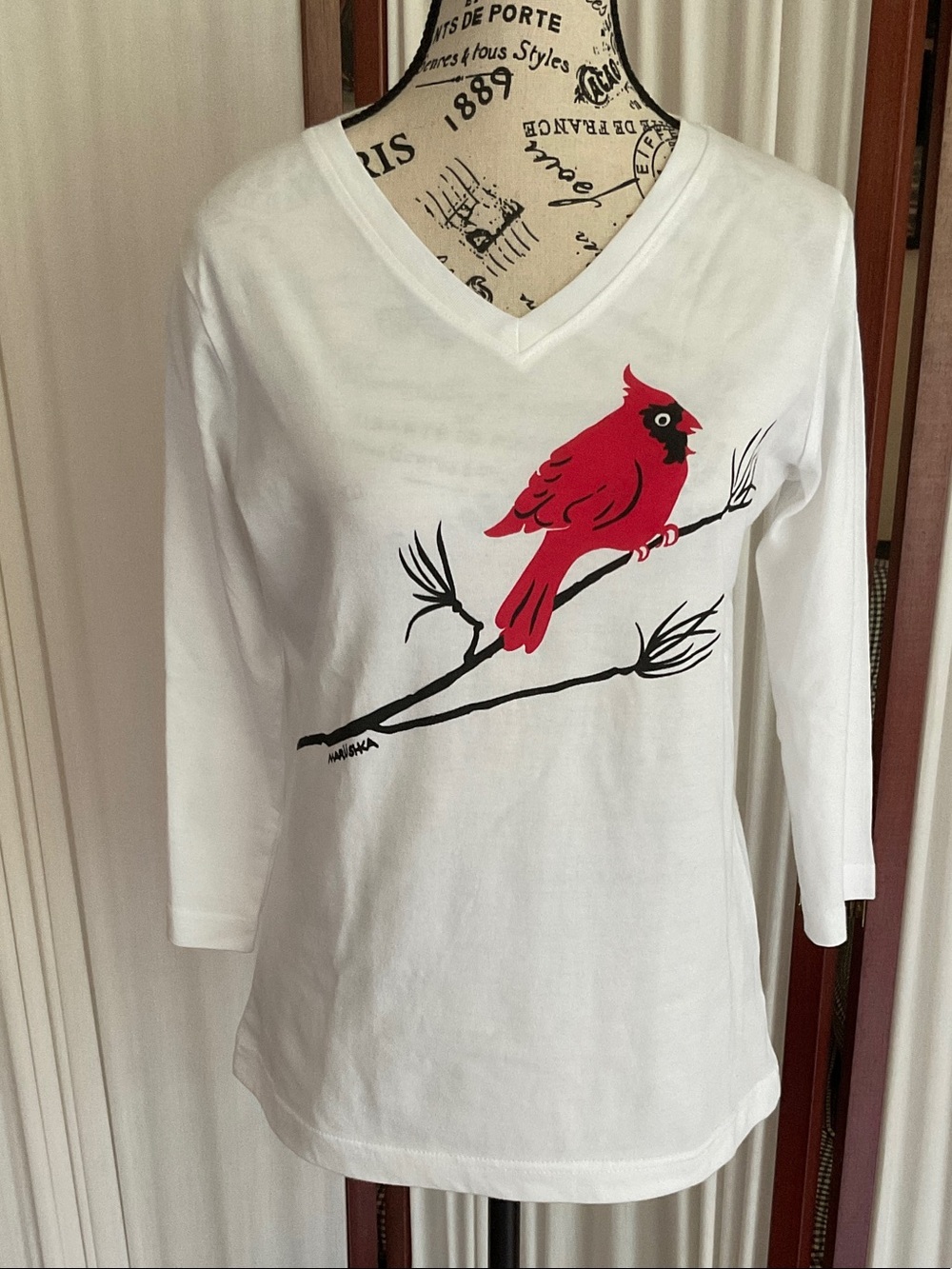 Marushka Women's White V-Neck 3/4 Sleeve Tee Red Cardinal Graphic Size Small